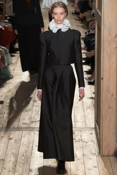 Look 28